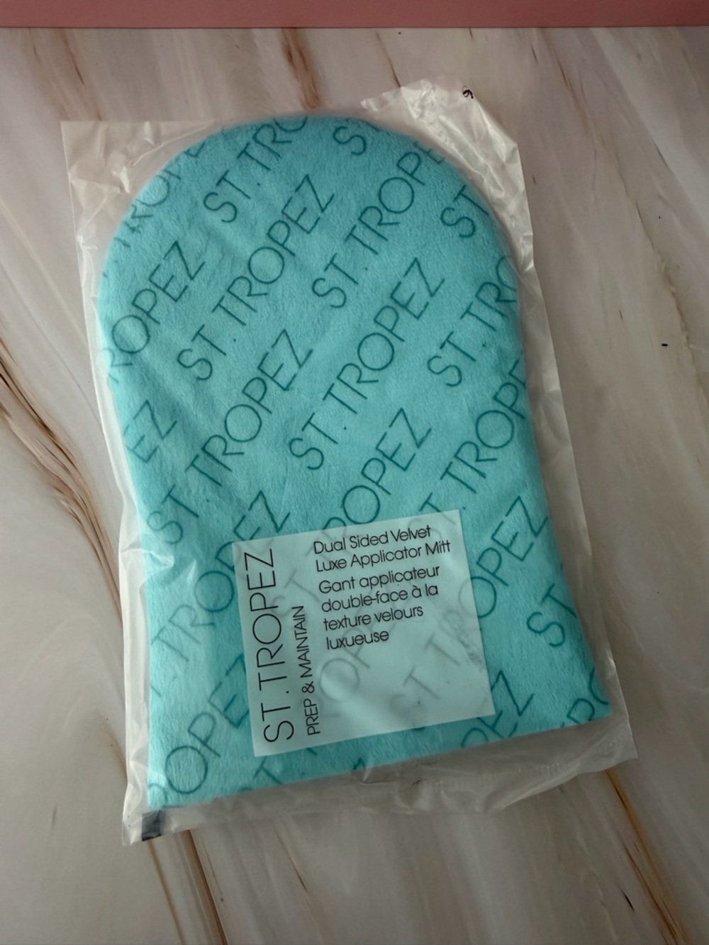St. Tropez Aqua Dual-Sided Velvet Luxe Applicator Mitt